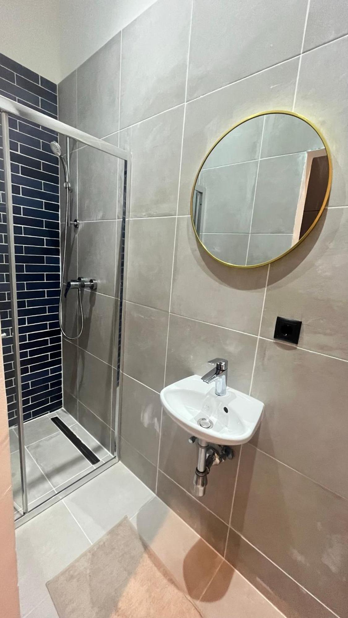K&k Near Hauptbahnhof - Kingsize Bed * Wien